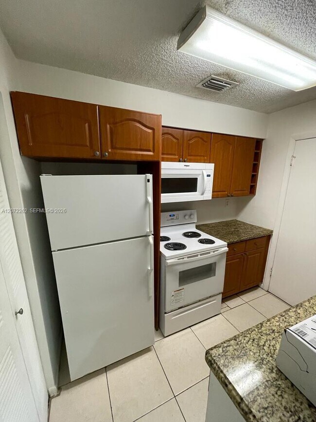 Foto del edificio - 17515 NW 67th Ct