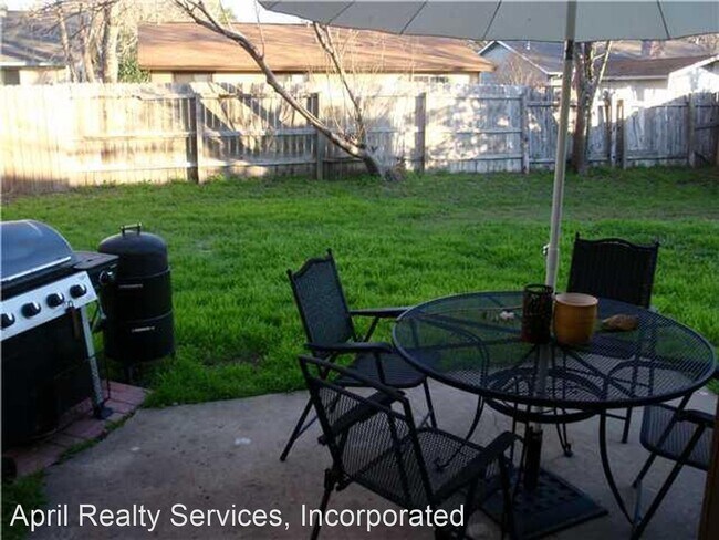 Building Photo - 3 br, 2 bath House - 10501 Robinwood Cir