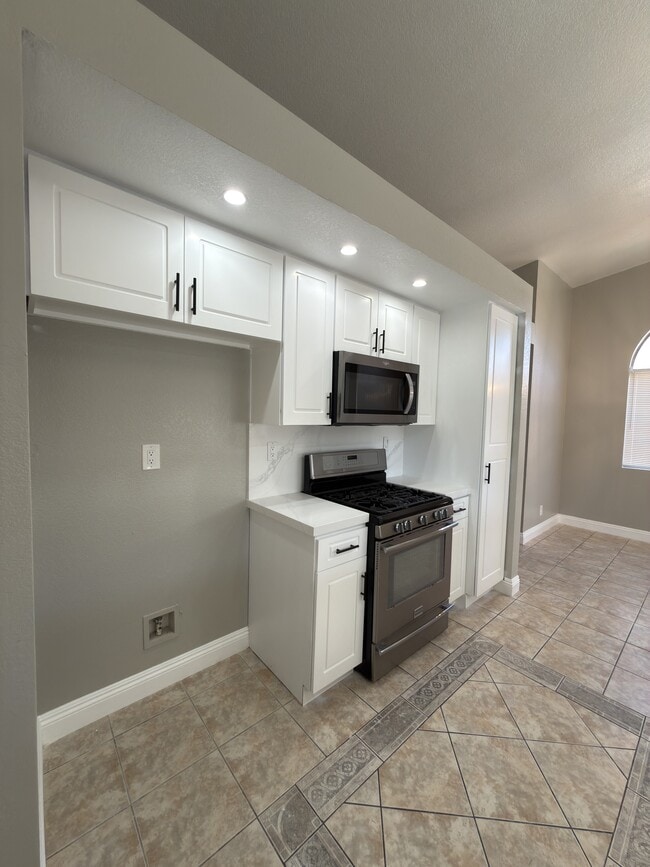 Cocina - 2338 Langhorn St