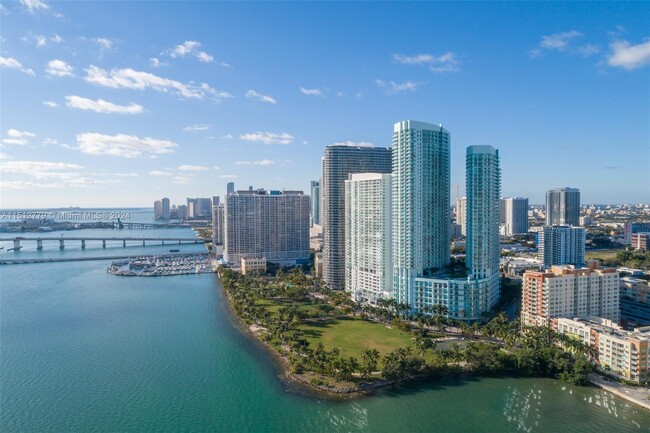 Building View & Location - 1900 N Bayshore Dr