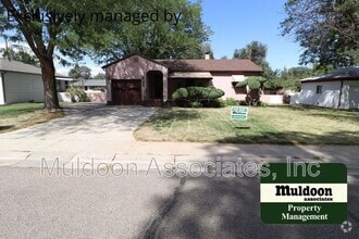 Building Photo - 215 Kenwood Dr