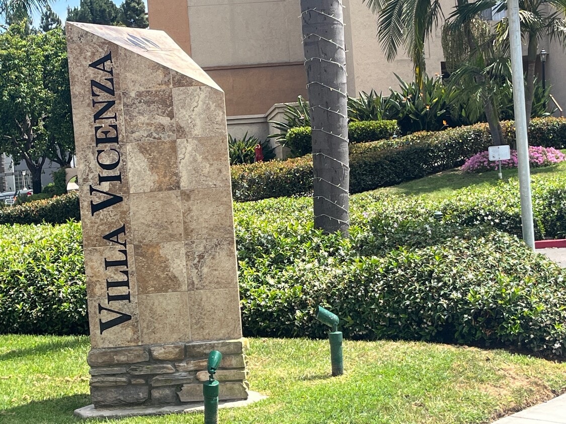 Prestigious Villa Vicenza - 8889 Caminito Plaza Centro