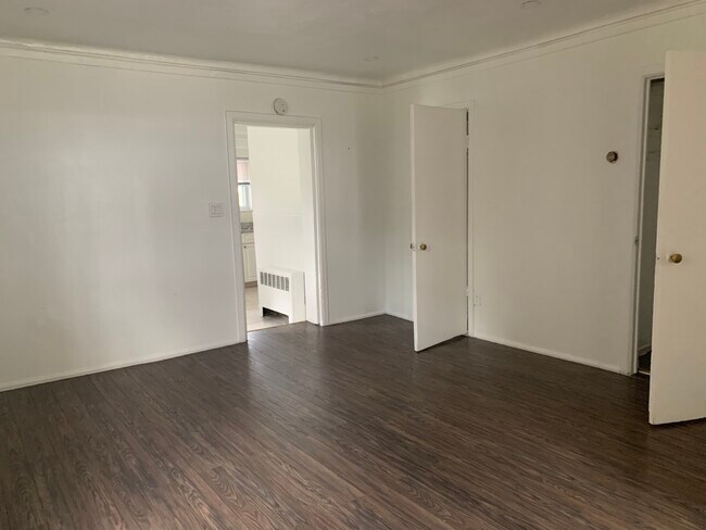 Foto del edificio - 3334 Kingsland Ave