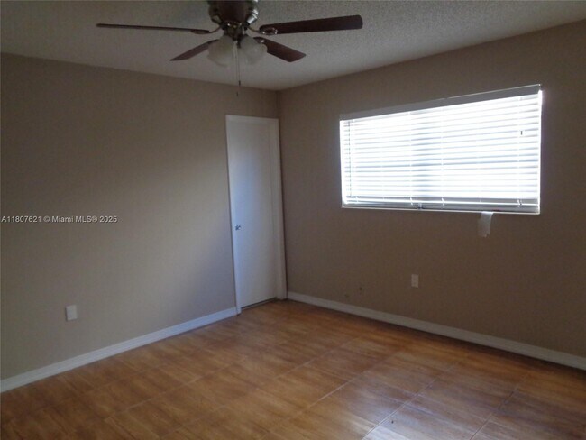 Foto del edificio - 811 SW 12th Pl