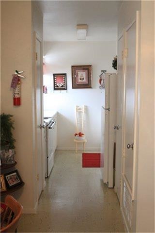 Building Photo - 711 Glenoak Dr