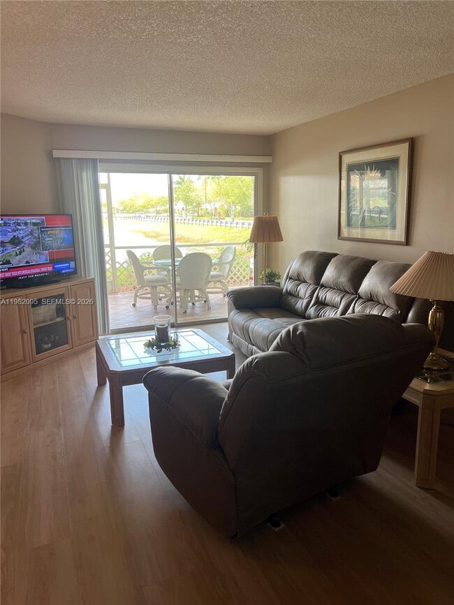 Building Photo - 2525 SE 19th Pl