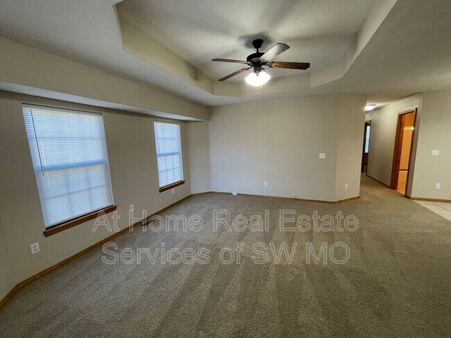 Building Photo - 1148 N Northwood Ave