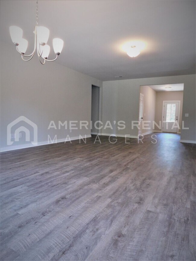Foto del edificio - Home for Rent in Jasper, AL...Available to View Now!!! Sign a 13 Month Lease by 2/15/26 to get 1 ...
