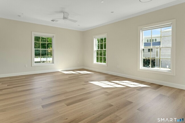 Building Photo - 440 Heights Rd