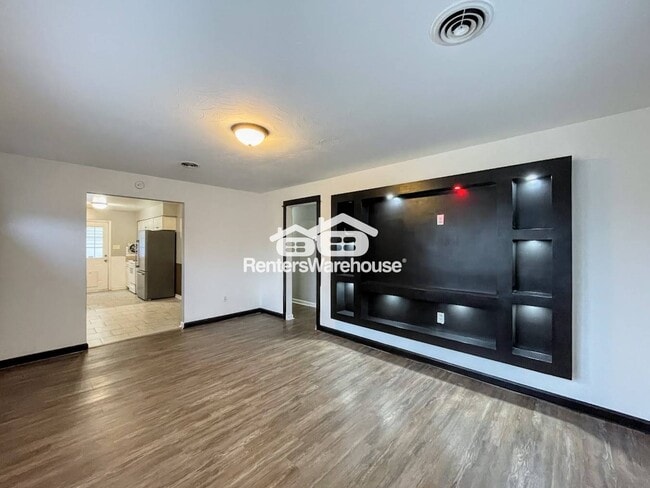 Building Photo - 1121 Elliott St