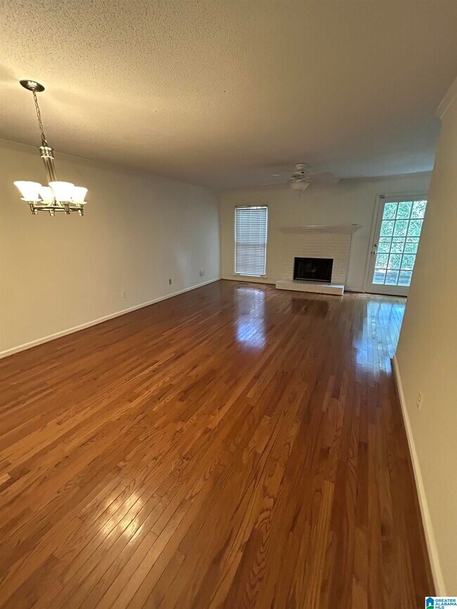 Foto del edificio - 1699 Ashwood Ln