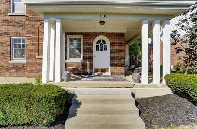 Building Photo - 835 Arlington Rd