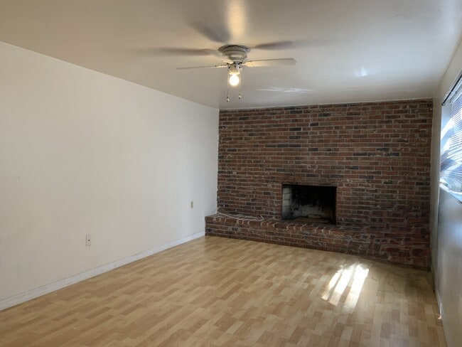 Building Photo - 8736 Overlook Dr