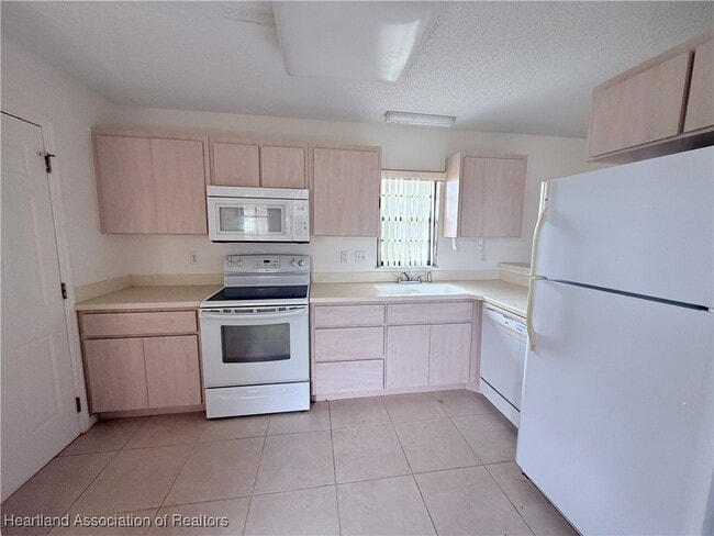 Building Photo - 675 W Wesley Cir