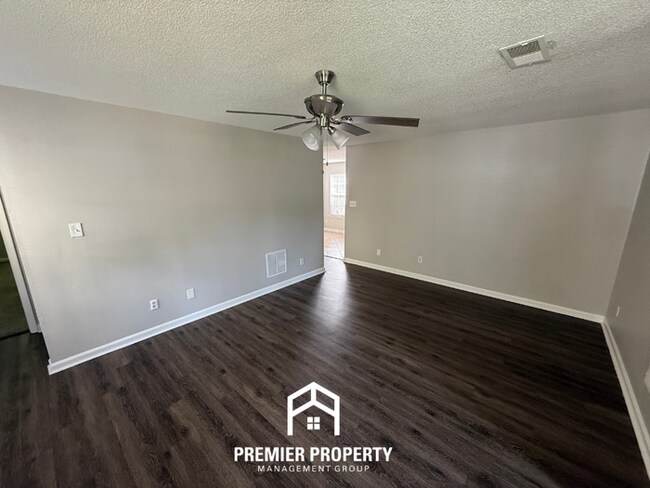 Photo - Move-In Ready 3BR Home in 38128 - Hardwood Floors, Attached Garage & Private Yard