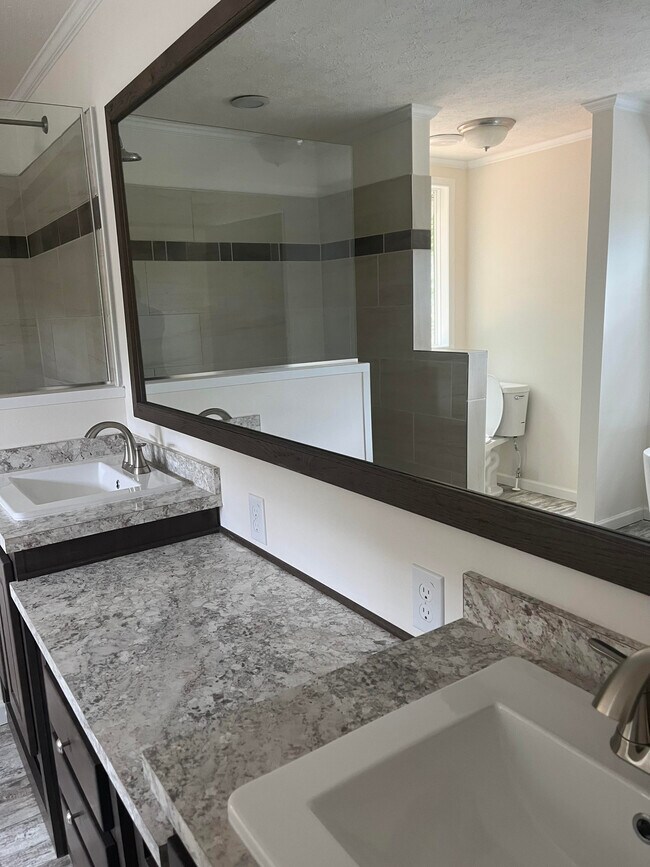 Master Bathroom - 4037 Tower Rd