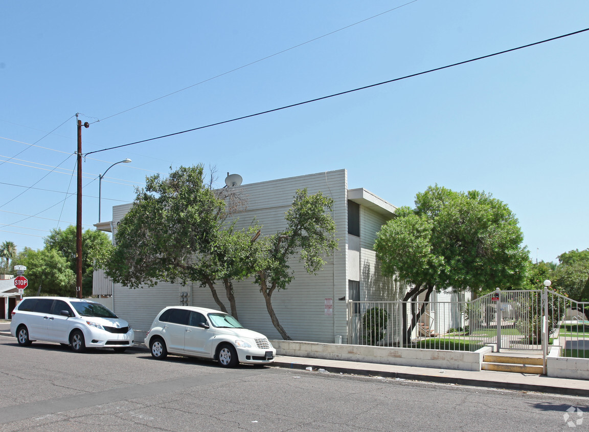 Foto del edificio - Por Of Flynn Lane Biltmore Condo