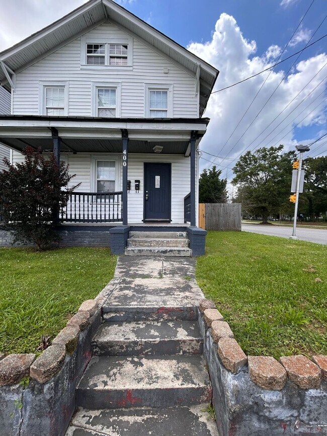 Foto del edificio - 400 Jamestown Ave