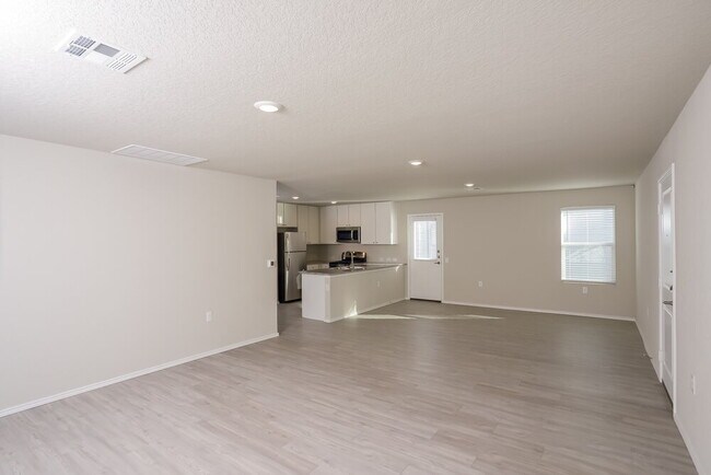 Foto del edificio - 13115 Ashworth Blvd