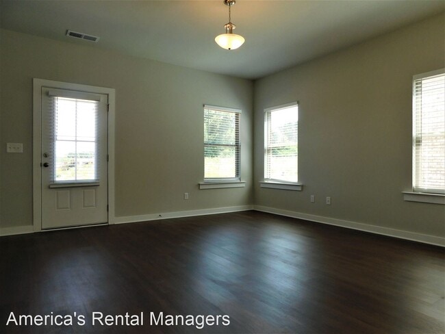 Foto del edificio - 4 br, 3 bath House - 7992 St. James Drive
