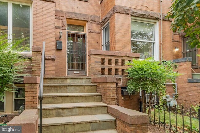 Foto del edificio - 1459 Chapin St NW