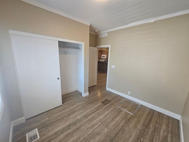 Building Photo - Move-In Ready! A Bright & Open Designer Co...