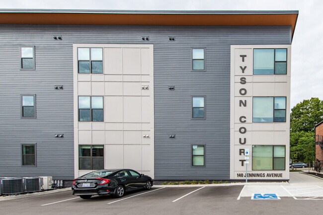 Foto del edificio - 140 Jennings Ave