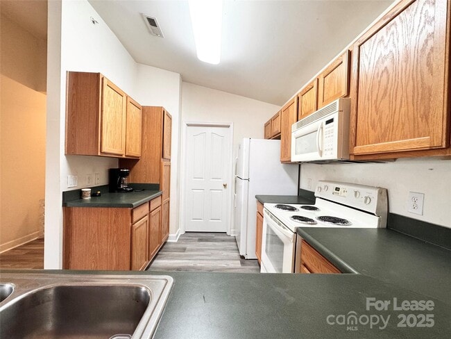 Building Photo - 10626 Hill Point Ct