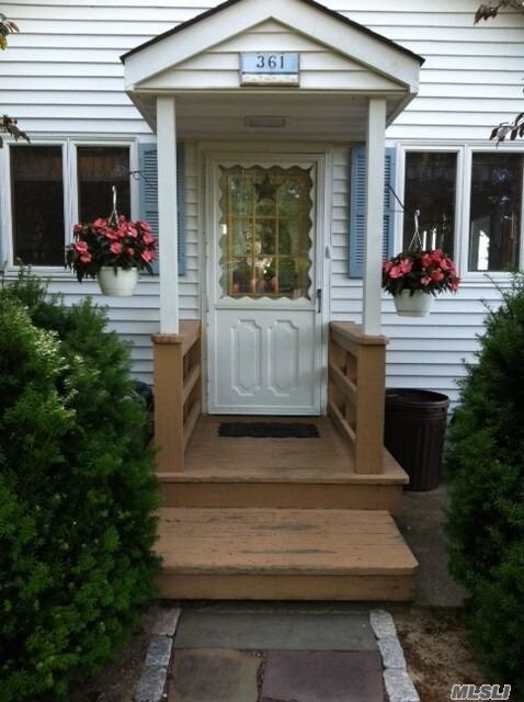 Foto del edificio - 361 Soundview Dr