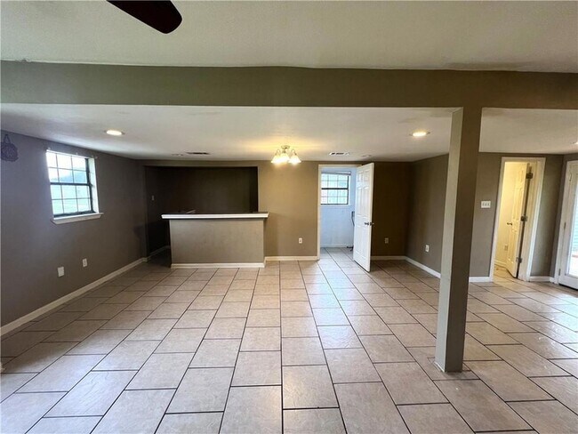 Building Photo - 2104 Lena Dr