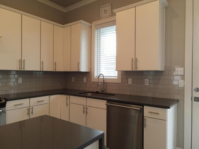 Building Photo - 6937 Kodiak Dr