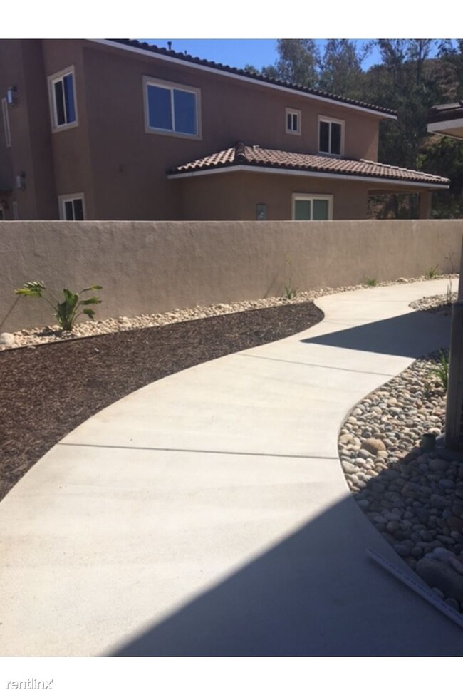 Building Photo - 6 br, 4.5 bath House - 9202 Los Coches Rd
