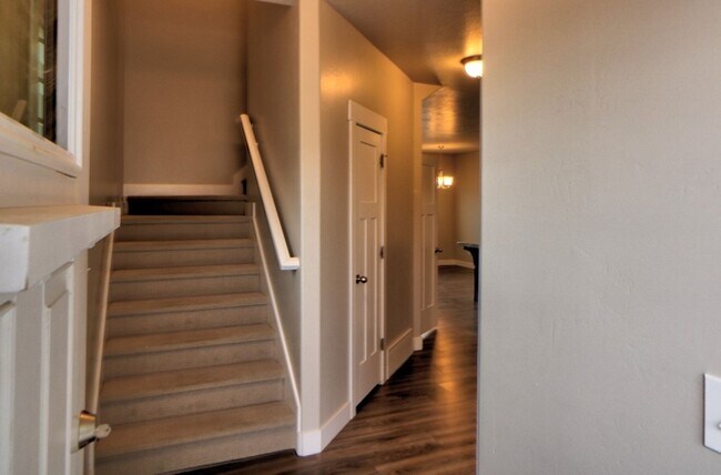 Foto del edificio - 7440 N Hutch Ln