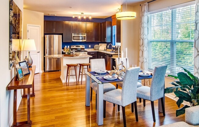 Planos de planta abiertos con vistas al bosque - The Villas at Dorsey Ridge
