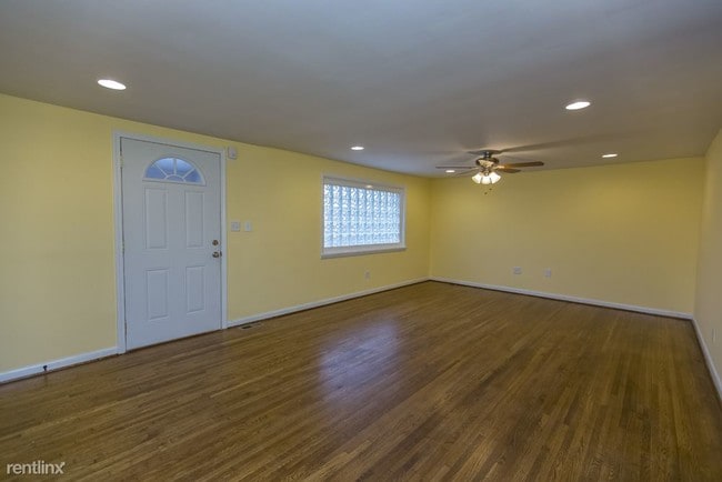 Building Photo - 406 Pine St SW