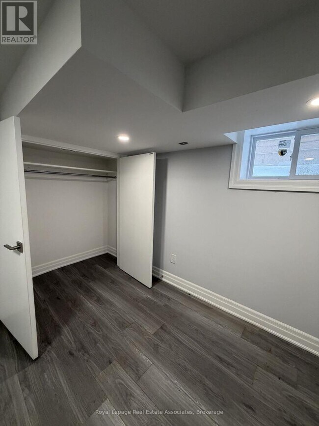 Photo du bâtiment - 46 Dell Park Ave