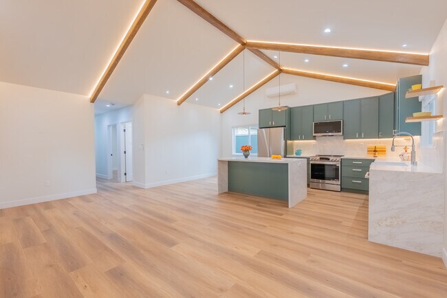 Gran salón - 14902 Hesby St