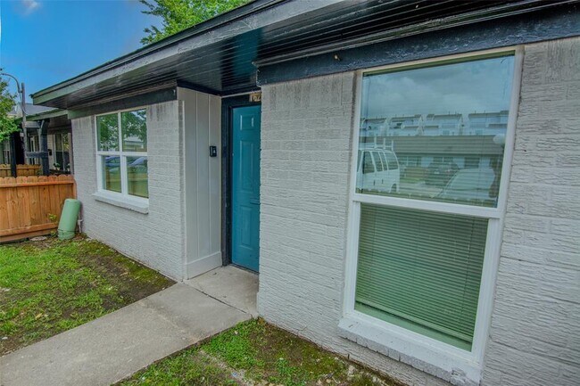 Foto del edificio - 1623 Northwood St