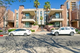 Building Photo - 208 W Portland St