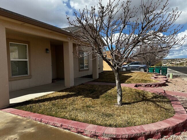Building Photo - 613 Mesa Vista Dr