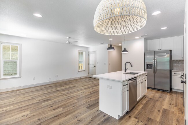 Foto del edificio - 105 Ivy Ave