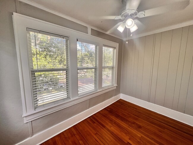 Building Photo - 617 N Hyer Ave