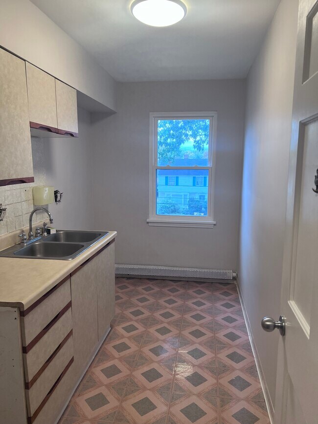Foto del edificio - 13789 Cedar Rd
