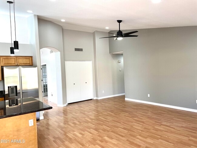 Foto del edificio - 4532 E St John Rd