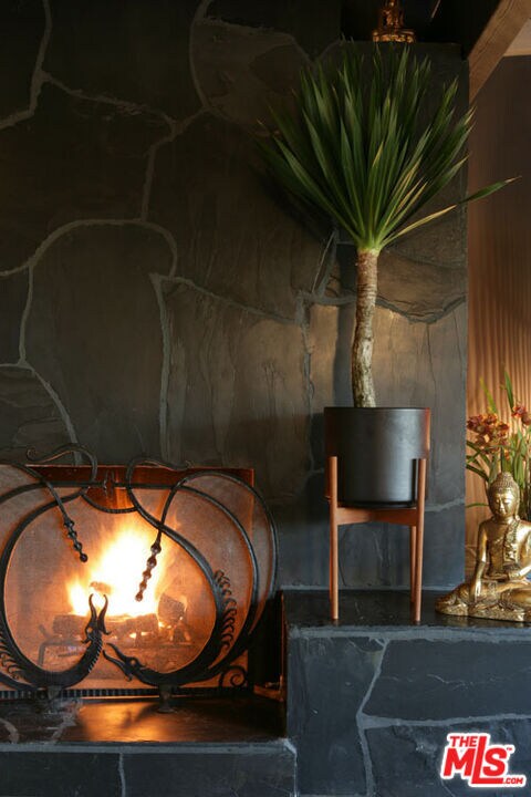 Foto del edificio - 8147 Mulholland Terrace