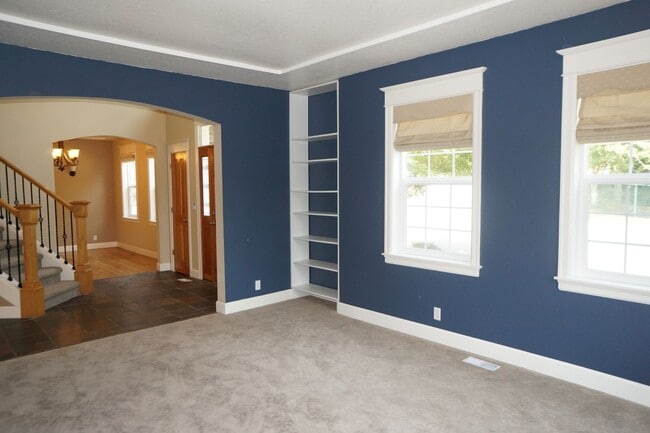 Building Photo - Spectacular NW Portland 4 bedroom with gue...