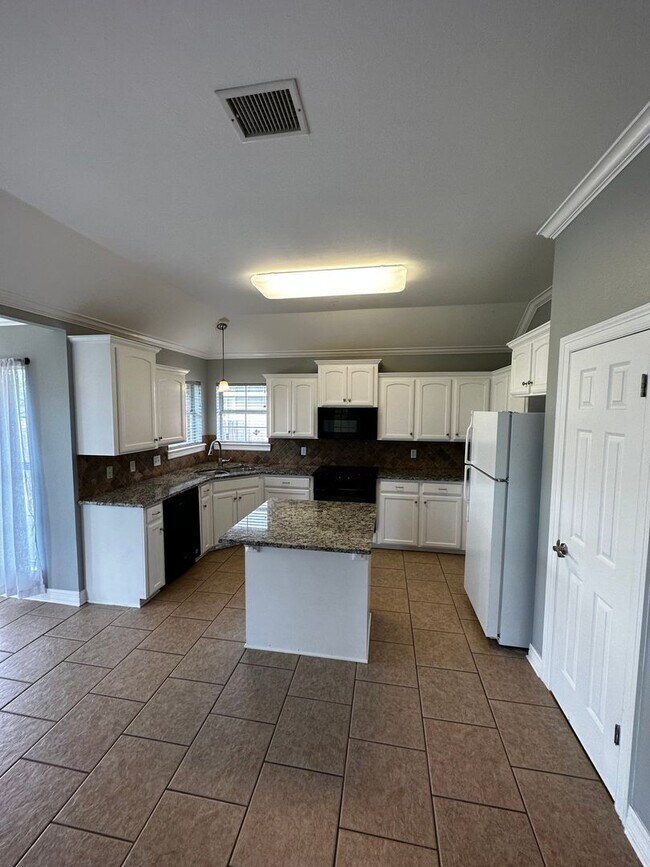 Building Photo - 4218 Parkridge Dr