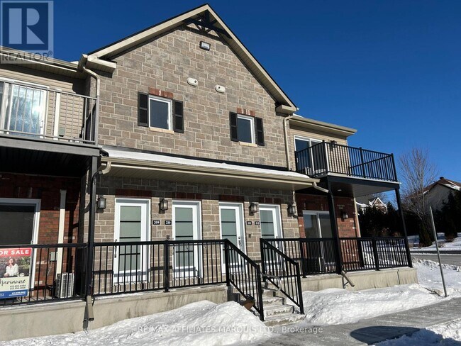 Photo du bâtiment - 229 Water St E