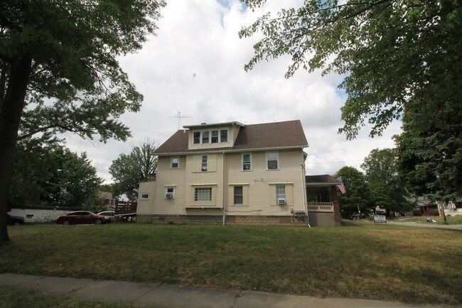 Building Photo - 58 E Archwood Ave
