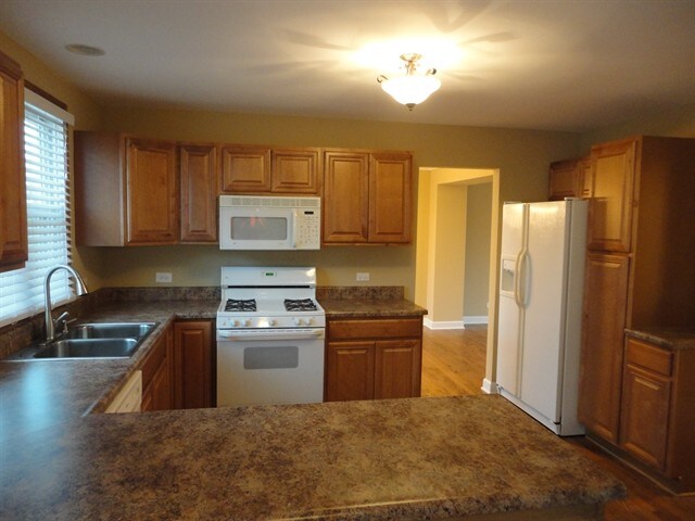 Building Photo - 324 Persimmon Lane